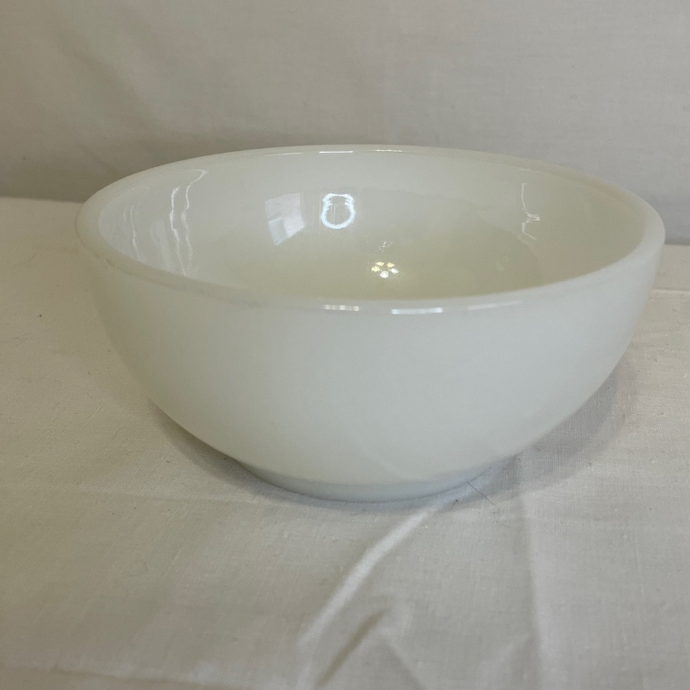 Vintage Milk Glass CURRIER & IVES Bowl - Picture 3 of 6
